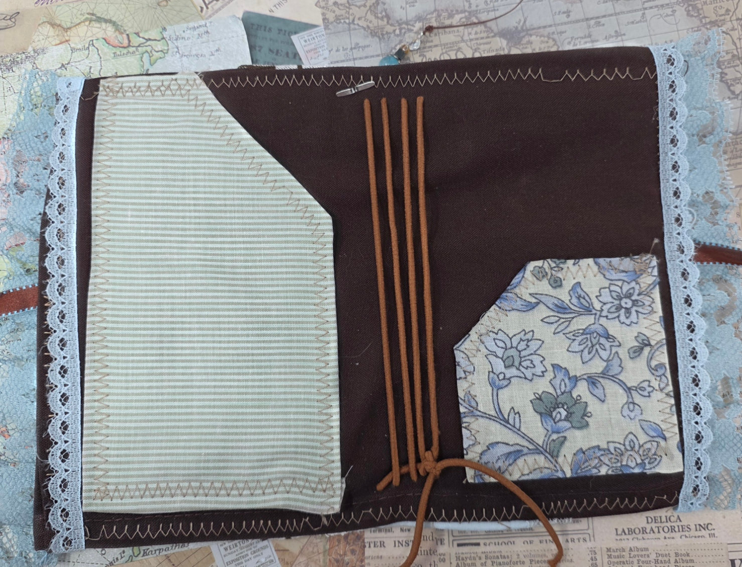 Vintage Passport Holder - Blue Roses