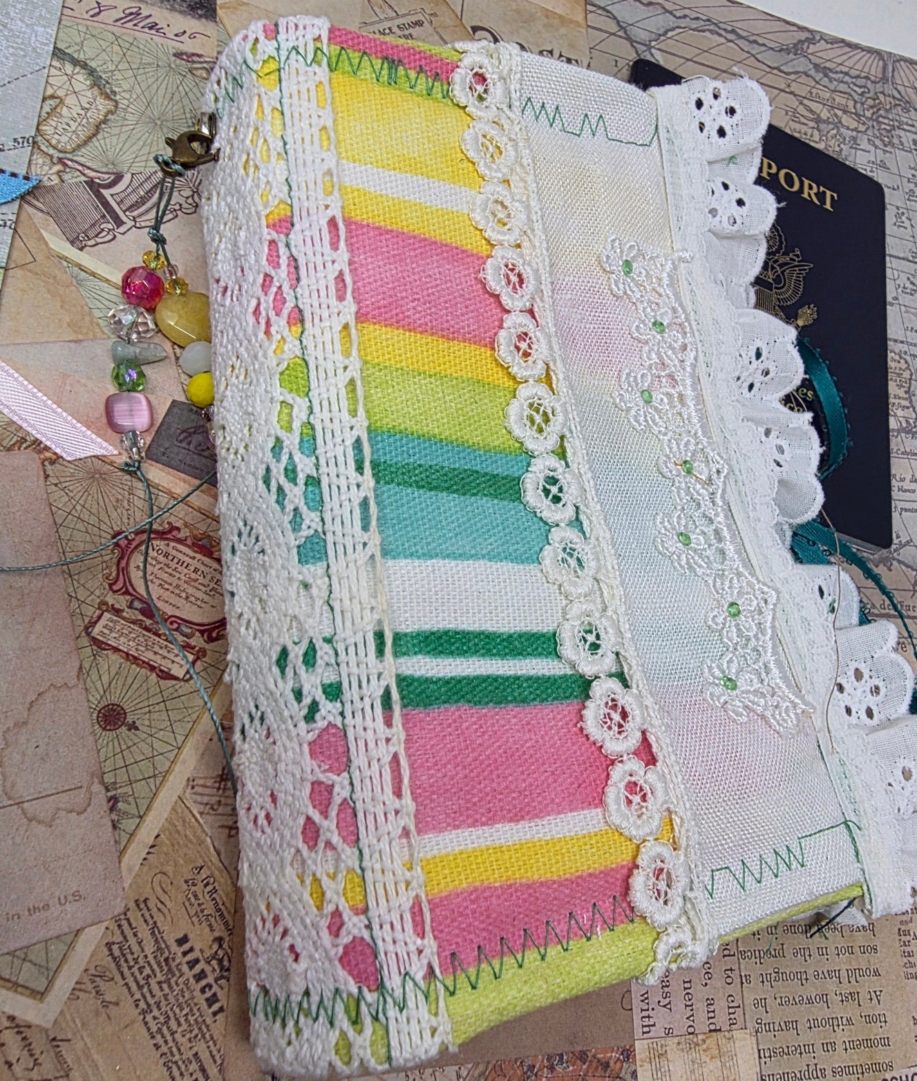 Vintage Passport Holder -  Margaridas