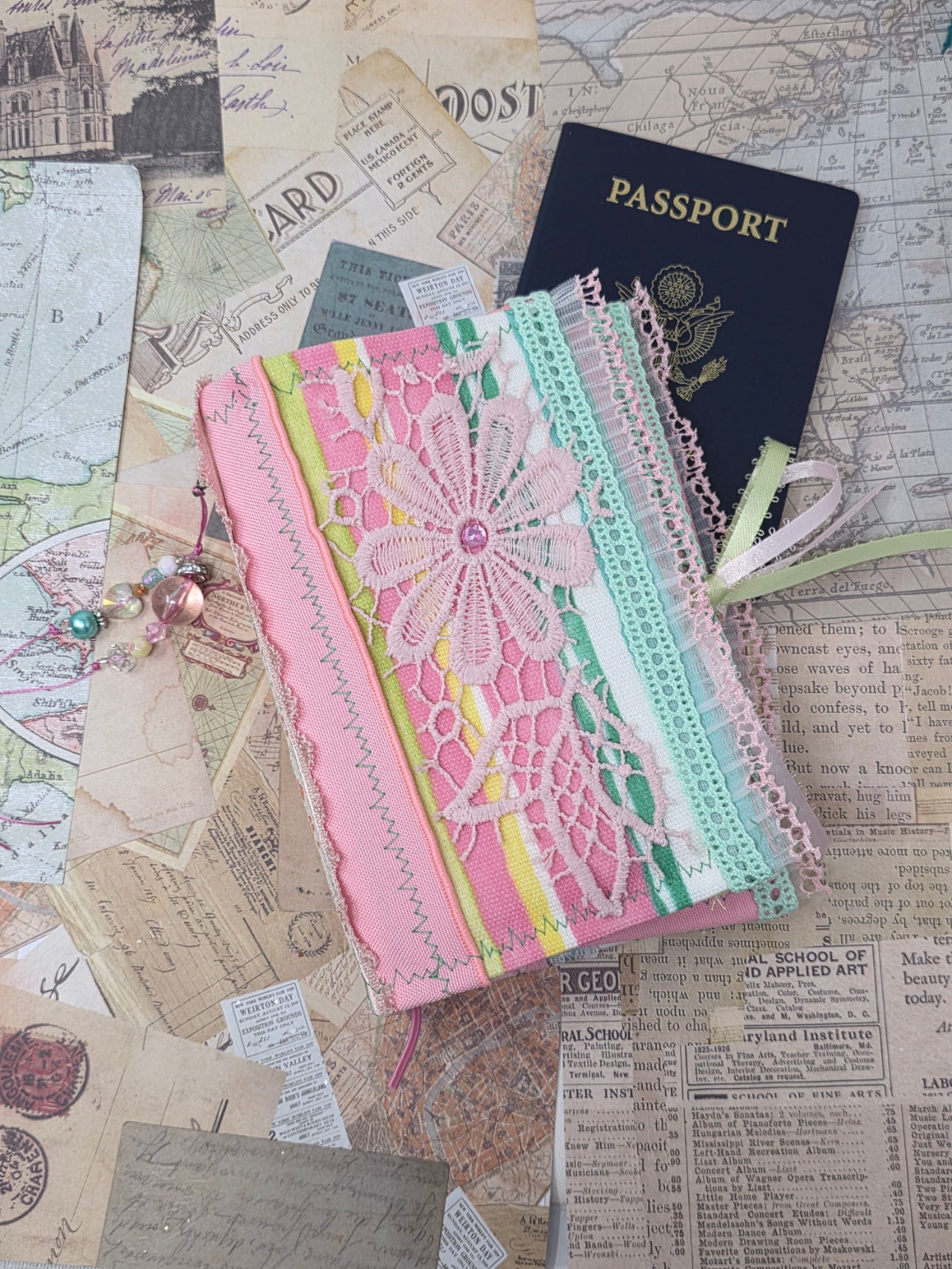 Vintage Passport Holder - Daisy